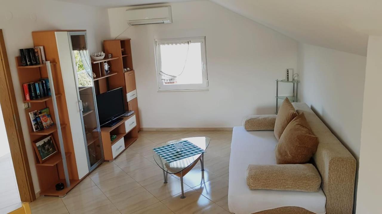 Apartment Mary Sukosan Bagian luar foto
